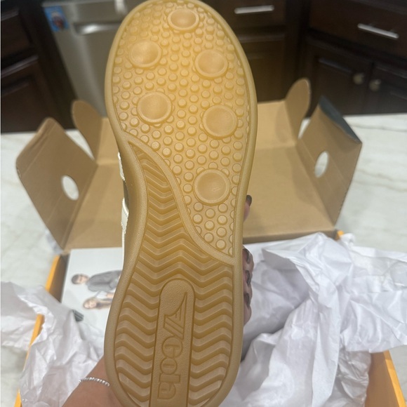 Gola Women's Metallic Sneakers - Picture 3 of 6